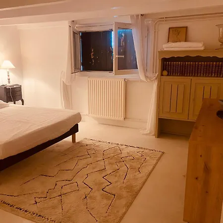 Maison Typique Rochelaise Holiday home *